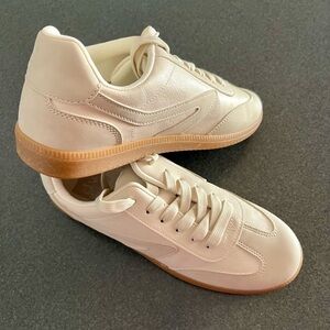 DV by Dolce Vita Cream Sneakers